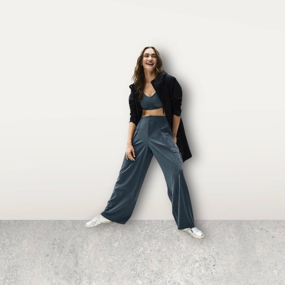 Athleta NWT Women's Dark Gray Pinnacle Cargo Trouser. Size 4.